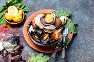 Curanto en hoyo : Tradición Gastronómica Chilena