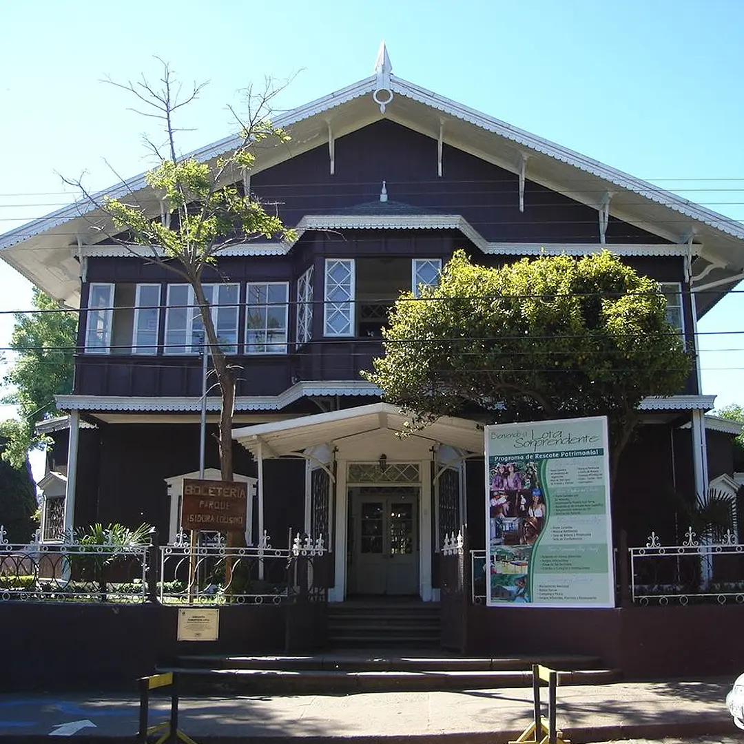 Fachada de madera del Museo Histórico del Carbón de Lota