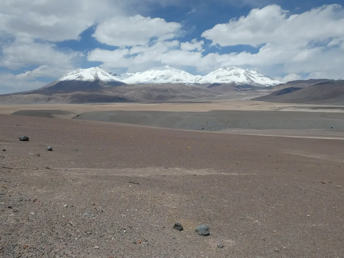 Cumbres del Nevado Tres Cruces en la cordillera de la Región de Atacama